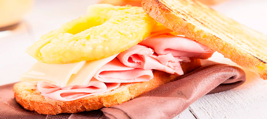 bocadillo-pina-trabajo-jamon-lechuga-aguacate